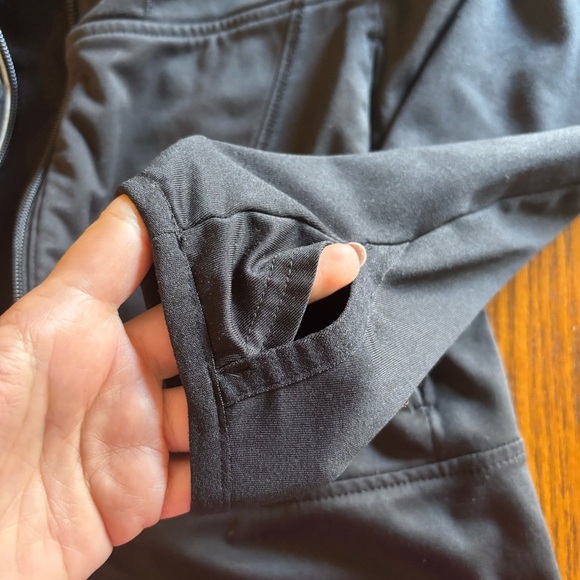 Athleta Twilight Run Jacket Stretch Zip Thumb Holes Pockets Black Size L - Picture 8 of 9